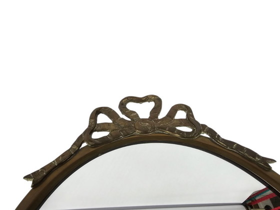 Image 1 of Ronde spiegel met strik - koper - glas - Hollywood Regency - 3e helft 20e eeuw