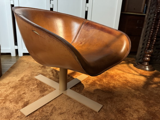 Image 1 of B&B ITALIA Drehsessel MART in einzigartigem cognacfarbenem Sattelleder mit Patina.