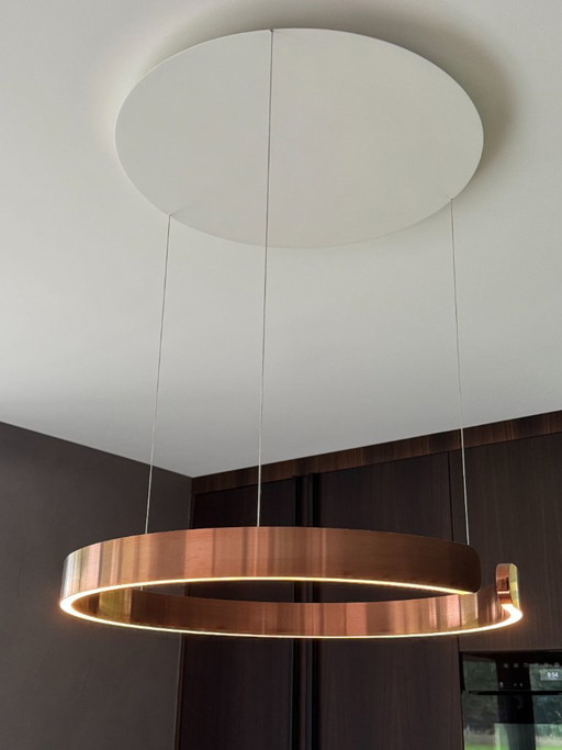 Zwei Pendelleuchten: 1x Occio Mito Sospeso 60cm Rose Gold und 1x Occio Mito Sospeso 40cm Matt Gold