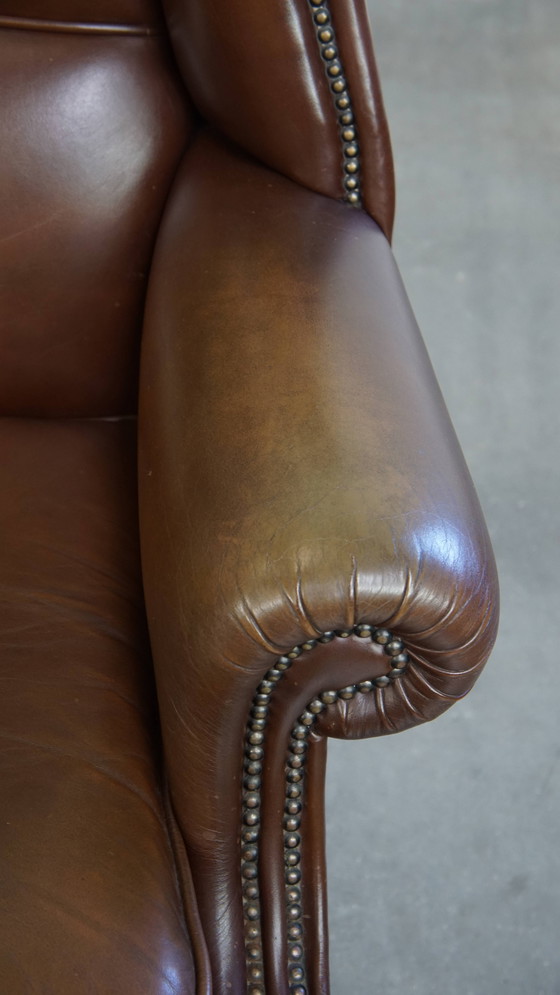 Image 1 of Grote Donkerbruine Gladde Rundleren Chesterfield Oorfauteuil