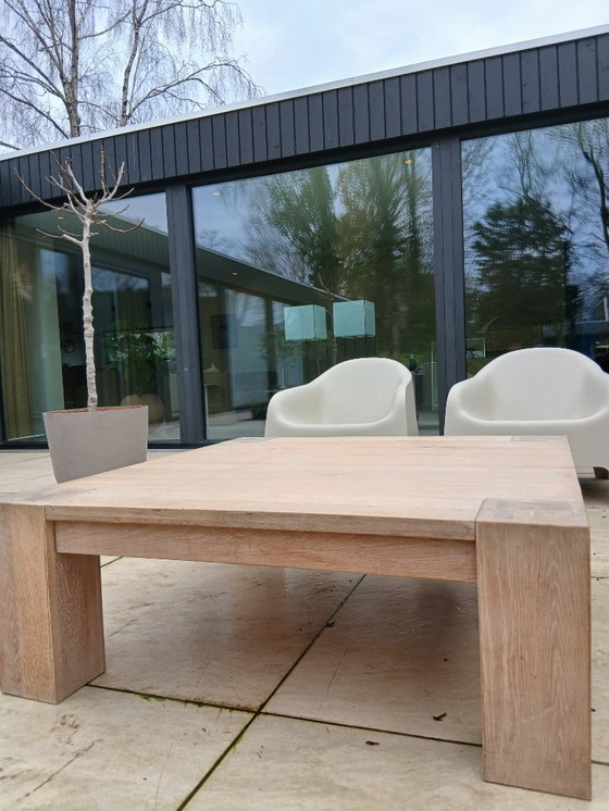 Image 1 of Mesa de centro de roble macizo sin tratar 110x110x 40 cm