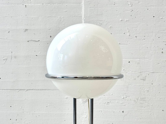 Image 1 of Lampadaire de style Space Age avec globe en verre opale et structure chromée, années 1970
