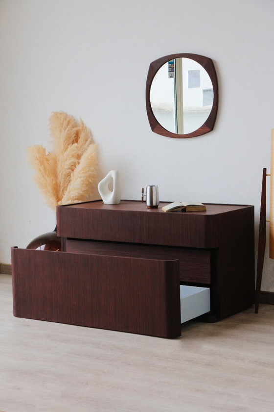 Image 1 of Vintage Italiaanse ladekast van wengéhout – ontwerp uit de jaren 70/80