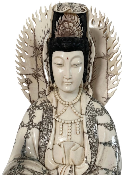 Guanyin china antigua con Shancai y Longnü – Finales de Qing – Hueso tallado – 60 cm – Esculturas (photo 9 of 11)