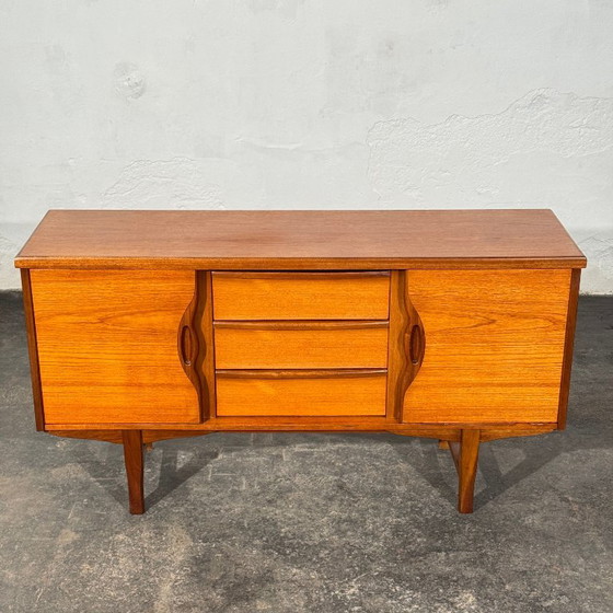 Credenza britannica in teak con ante scorrevoli, anni '60 – Credenze, Legno (photo 3 of 16)