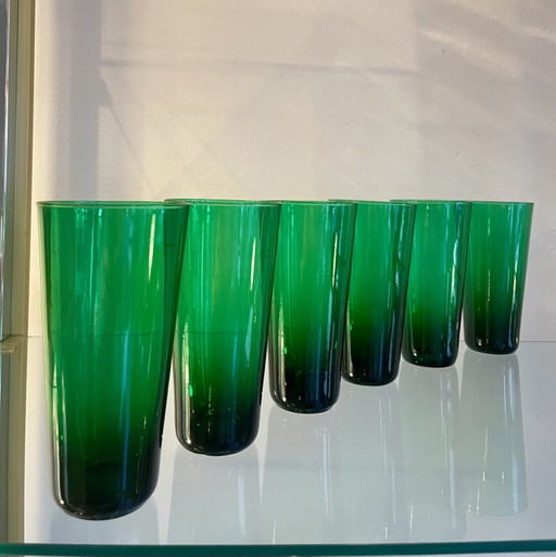 Bicchieri da long drink color verde smeraldo, soffiati a mano.