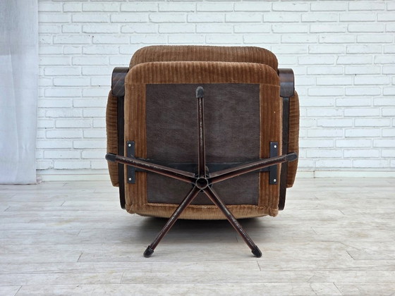 Image 1 of Jaren 70, Deense draaibare fauteuil, bruin corduroy.
