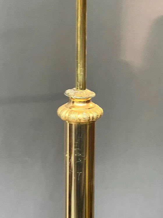 Lampada da terra in stile barocco, realizzata in bronzo massiccio dorato e decorata con pendenti in cristallo. (photo 5 of 6)