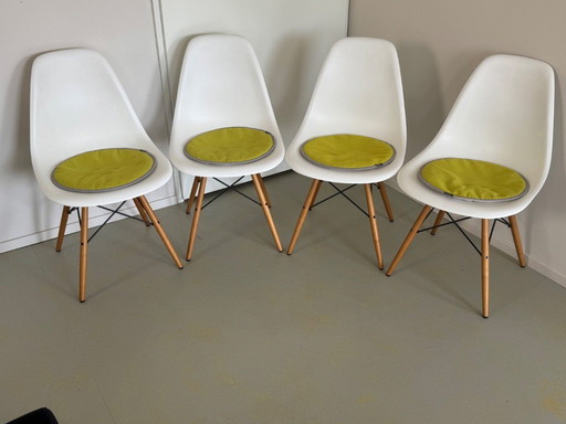 4x Vitra eames dsw chairs with seat dots cushions