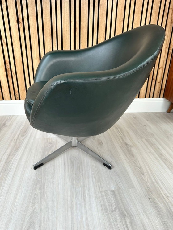 Image 1 of Fauteuil pivotant en vinyle vert foncé style Mid-Century Modern