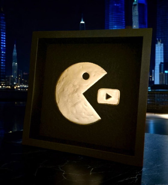 Image 1 of Golden PacTube Award Œuvre d'art plaquée or 23 carats dans un cadre en édition limitée