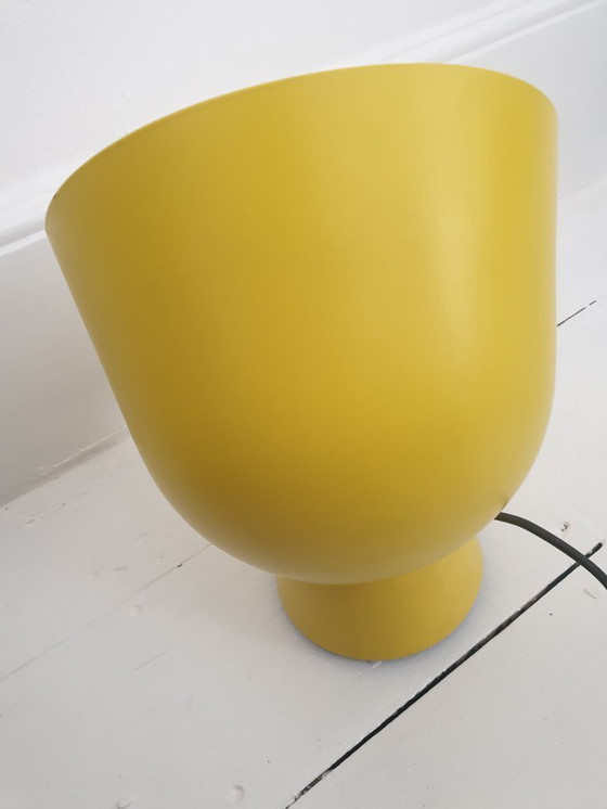 Image 1 of Lampada da terra in metallo giallo di Ola Wihlborg
