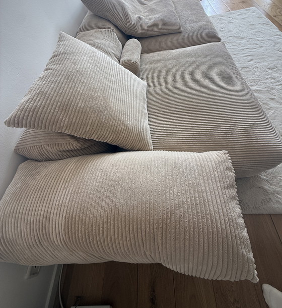 Image 1 of Canapé Vetsak en velours côtelé couleur sable en parfait état