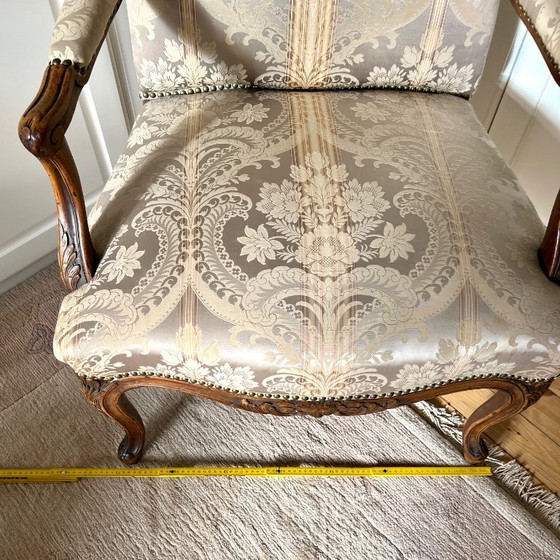 Image 1 of Pareja de sillones estilo Luis, tallados a mano, que necesitan restauración.