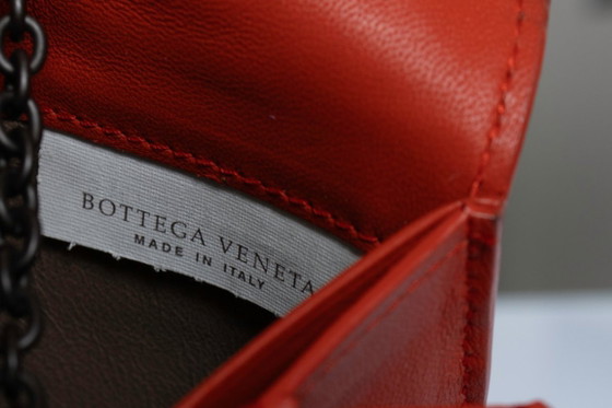 Bottega Veneta, Geldbörse mit Kette aus rotem Leder – Crossbody-Taschen, Calfskin (photo 7 of 12)