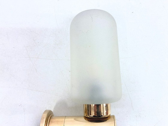 Image 1 of Dos apliques de pared de Keuco, fabricados en metal chapado en oro y cristal.