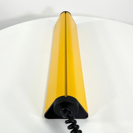 Image 1 of Gele hoek / driehoek neon, jaren 80