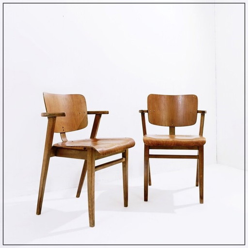 Par de sillas de madera contrachapada estilo Ilmari Tapiovaara