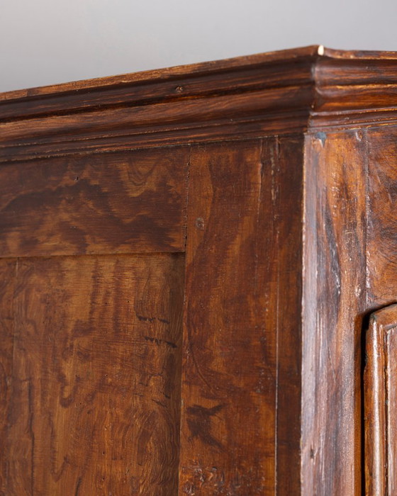 Armadio classico piemontese in noce del primo Settecento – Legno (photo 9 of 22)