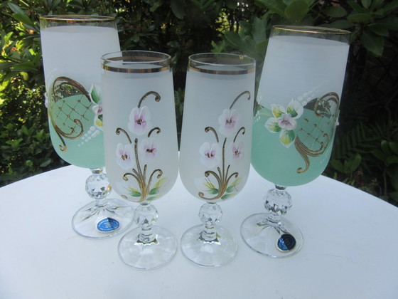 Image 1 of 4 verres bohèmes émaillés peints à la main, dans les tons vert pâle/rose et or, Sklo, vintage