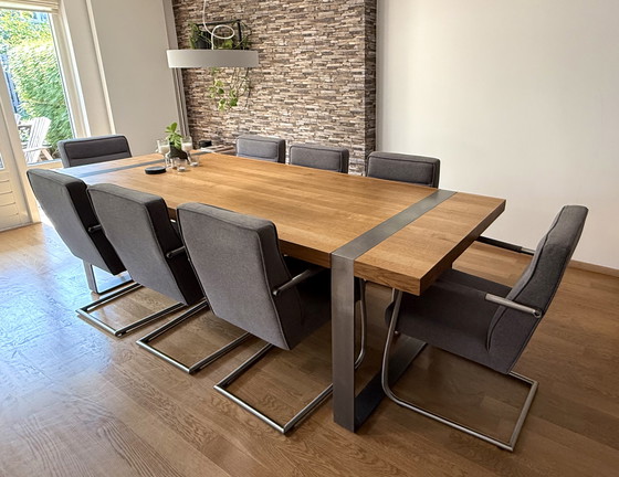 Image 1 of Mesa de comedor de roble hecha a mano