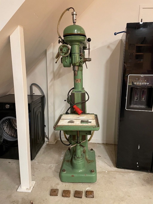 Taladro de Columna Vintage