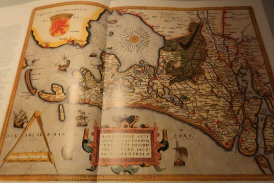 Image 1 of 2 LIBROS DE GRAN FORMATO SOBRE CARTOGRAFÍA