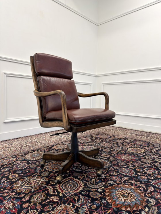 Sedia da ufficio Chesterfield classica inglese rosso bordeaux – Sedie da ufficio, Leather, Wood (photo 7 of 7)