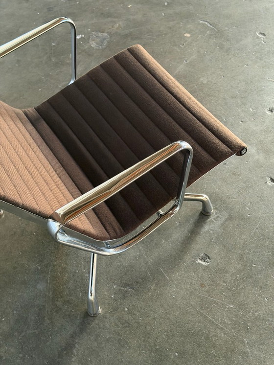 Image 1 of Vitra Eames EA124 | Hopsak