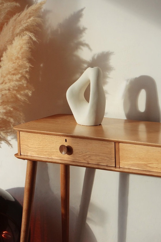 Image 1 of Console Vintage en Chêne Massif – Pieds Fuseaux & 2 Tiroirs