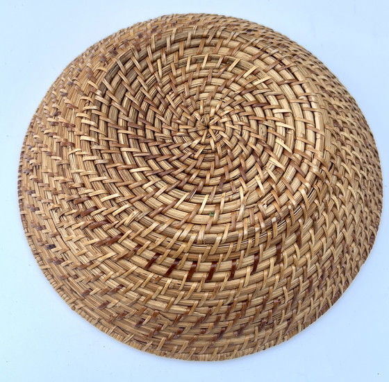 Image 1 of Panier en rotin tressé à la main – années 1970-1980