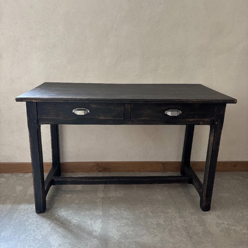 Black table with 2 drawers