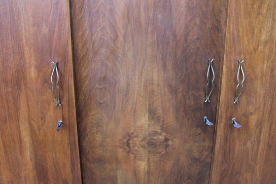 Image 1 of Vintage (jaren 30-50) 3-deurs houten kledingkast, 2x 1/3 leg en 1/3 hang