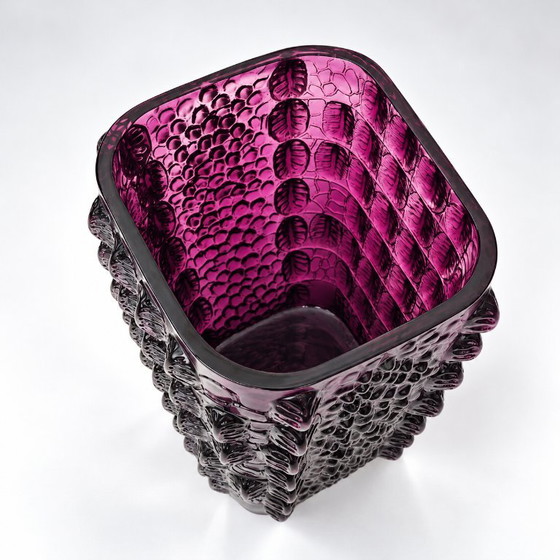 Lalique Croco Dusk Purple Vase – Crystal (photo 4 of 17)