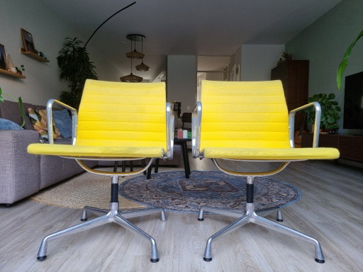 2x Vitra Eames EA108 in Hopsakgelb