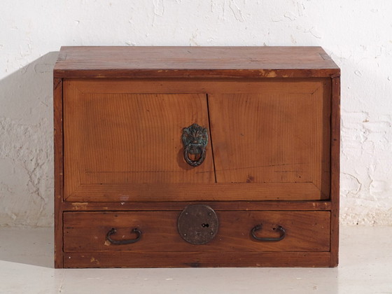Antique Japanese cedar kodansu with compartments and bottom drawer, Early Taishō-Showa (c. ) #24 (photo 29 of 40)