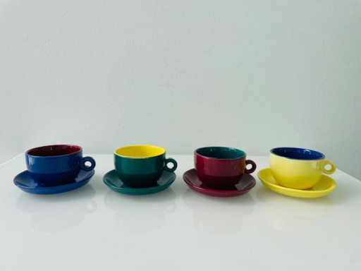Set aus 4 postmodernen Espressotassen und Untertassen, Italien