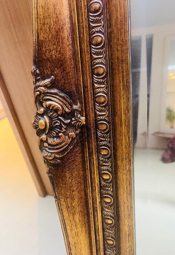 Image 1 of Großer, antiker Spiegel mit geschnitztem, goldgerahmtem Rahmen