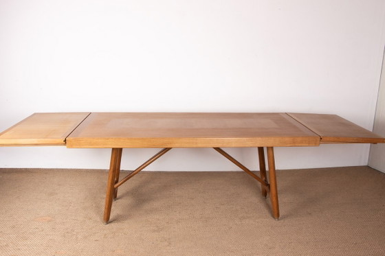 Image 1 of Gran mesa de comedor extensible de roble, diseñada por Guillermo y Chambron para Votre Maison en 1960.