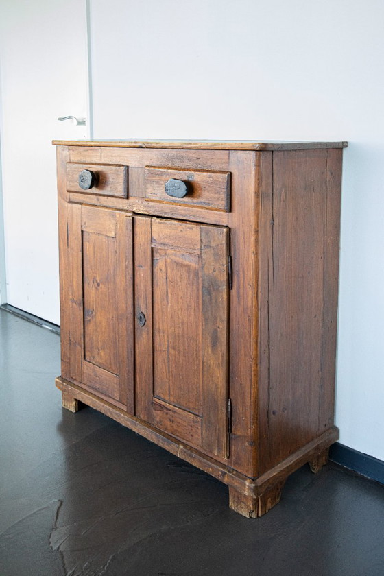 Image 1 of 19e - eeuwse boerenkast – massief grenen