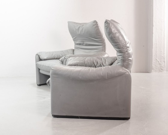 Image 1 of Set of 2 Mid-Century Italian Design Cassina Lounge Chair ‘Maralunga’ by Vico Magistretti in Dolphin Grey Leather. Italy, 1970s.