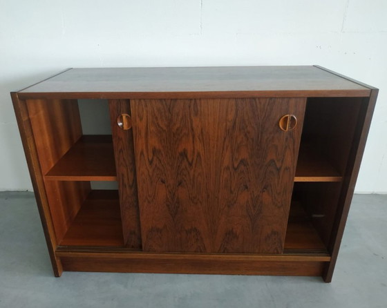 Image 1 of Buffet/armoire murale vintage danoise des années 1970 en palissandre avec portes coulissantes