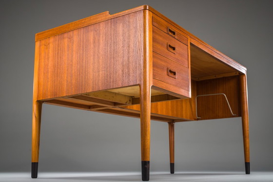 Image 1 of  Skandinavisch-moderner Teakholz-Schreibtisch, zugeschrieben H. Brockmann Petersen für Poul M. Jessen, 1960er Jahre