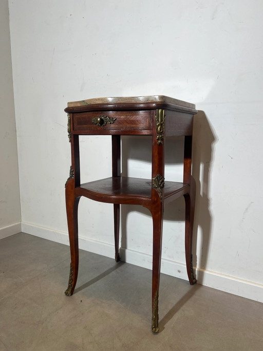 Mesa auxiliar antigua francesa estilo Luis XV con tapa de mármol. – bijzettafels (photo 2 of 5)