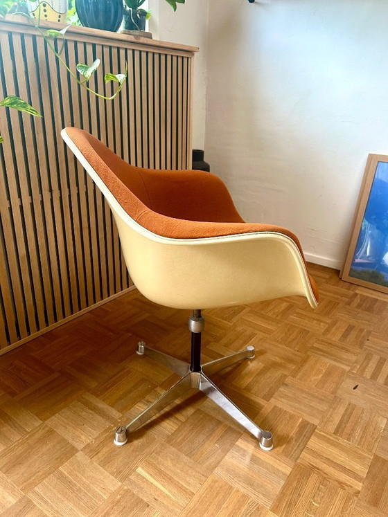 Bellissima poltrona a secchiello vintage Eames PAC di Vitra – Sedie da ufficio, Textile, Aluminium (photo 6 of 11)