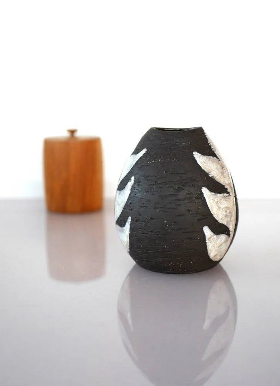 Image 1 of Vintage Danish pottery vase with graphic monochrome design and glazing from Helge Österberg