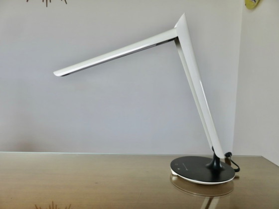 Image 1 of Lampe de bureau design en polycarbonate blanc et noir
