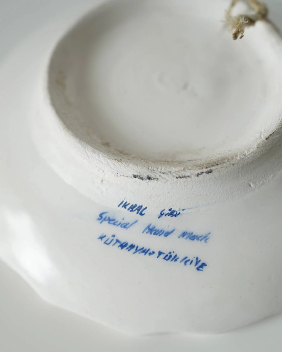 Decoratief aardewerken bord - handgeschilderd door İkbal Çini - Kütah – Servies, Porselein, Vintage (photo 7 of 10)