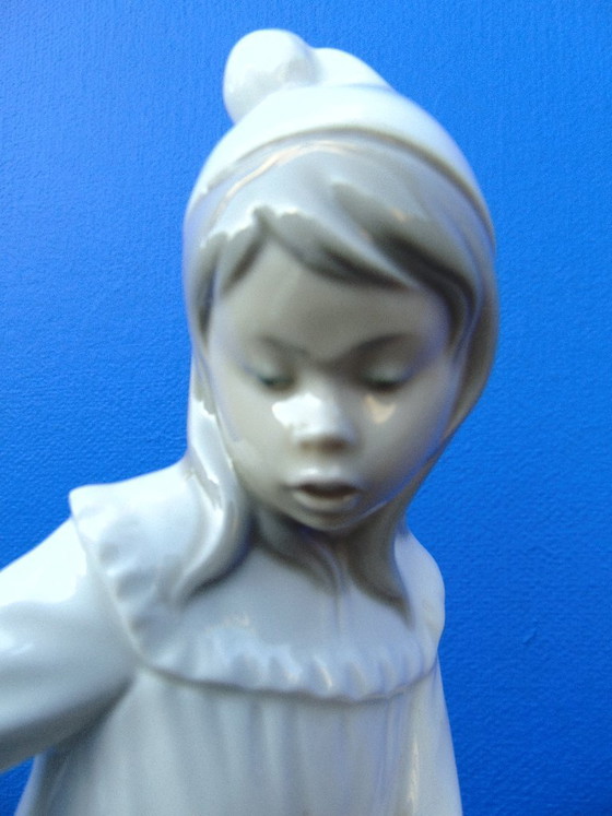 Image 1 of Noa/Lladro meisjesfiguur