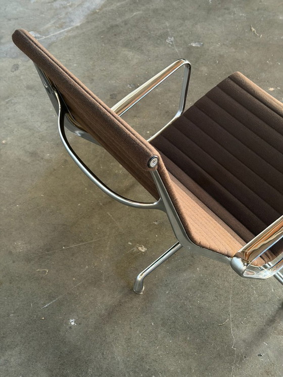 Image 1 of Vitra Eames EA124 | Hopsak
